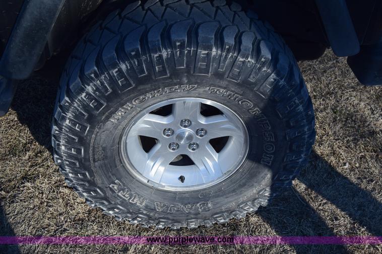 image for item K8708 2003 Jeep Wrangler Sport SUV