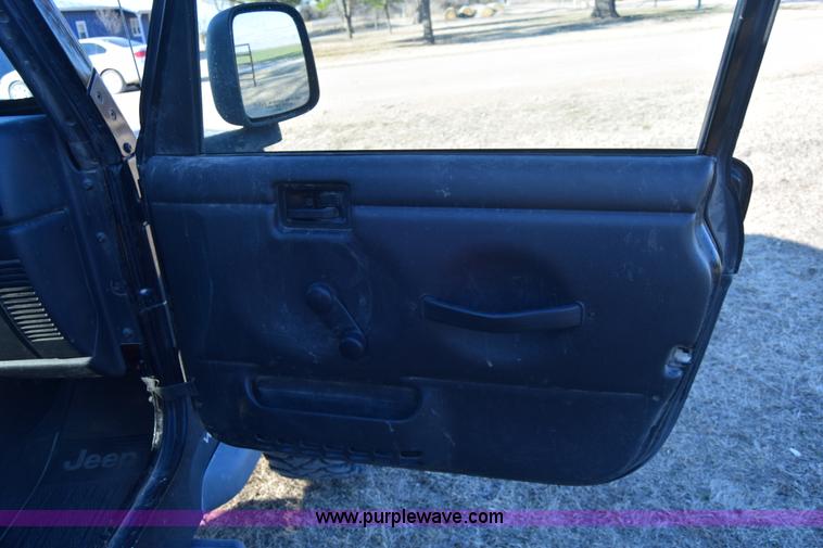 image for item K8708 2003 Jeep Wrangler Sport SUV