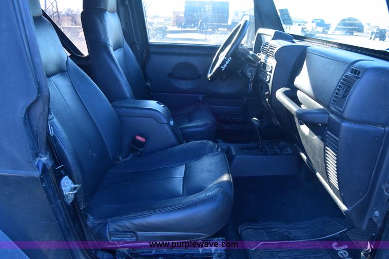 image for item K8708 2003 Jeep Wrangler Sport SUV