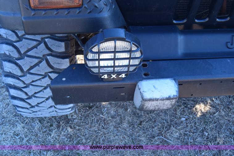 image for item K8708 2003 Jeep Wrangler Sport SUV