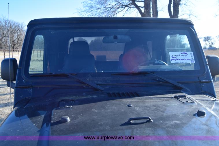 image for item K8708 2003 Jeep Wrangler Sport SUV