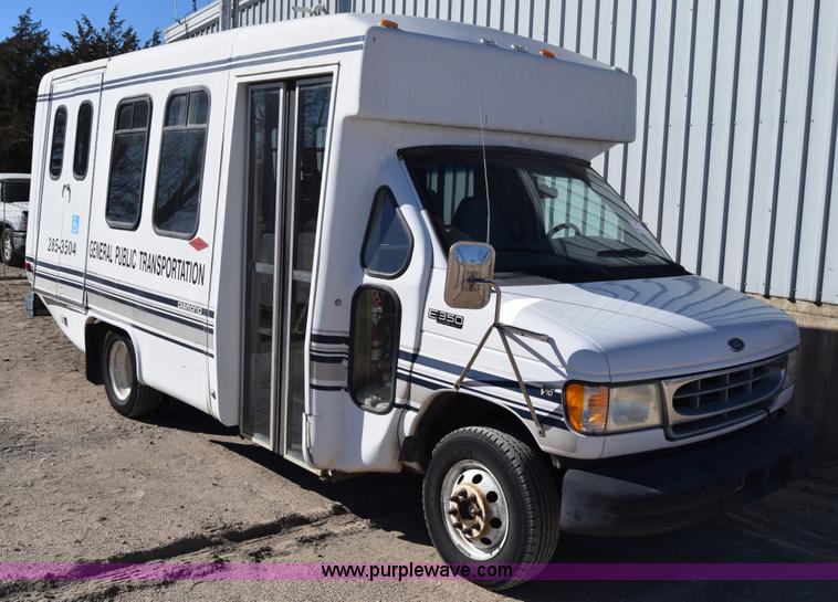 image for item K8713 2002 Ford 800 Diamond bus