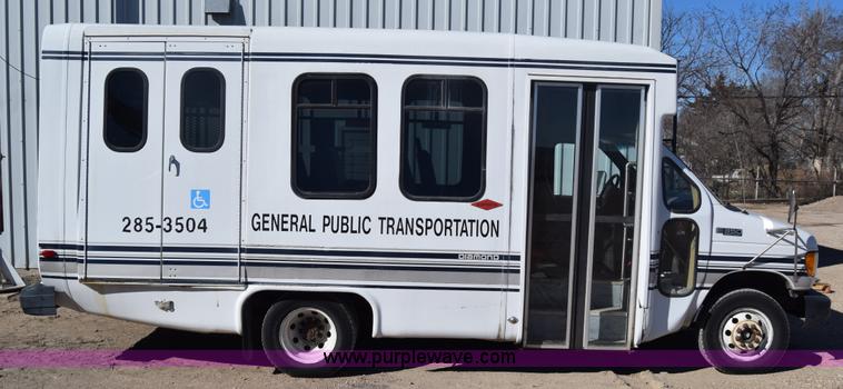 image for item K8713 2002 Ford 800 Diamond bus