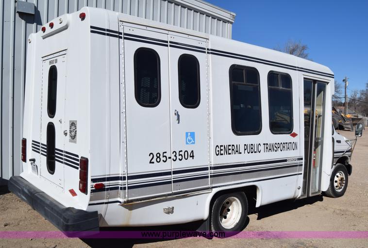 image for item K8713 2002 Ford 800 Diamond bus