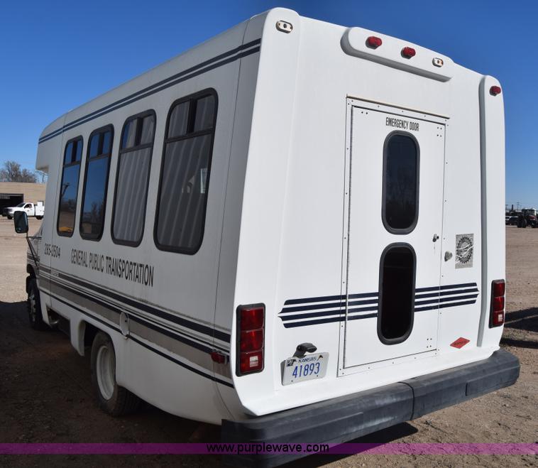 image for item K8713 2002 Ford 800 Diamond bus