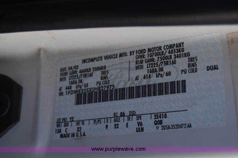 image for item K8713 2002 Ford 800 Diamond bus