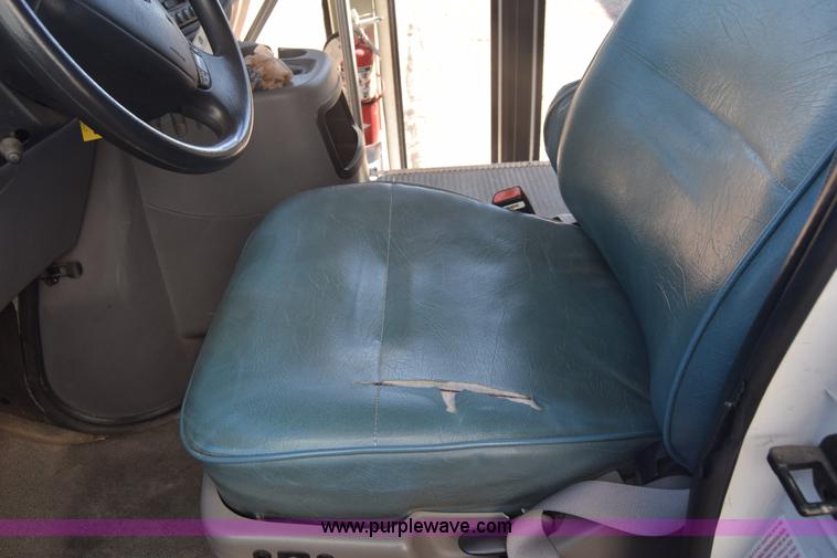 image for item K8713 2002 Ford 800 Diamond bus