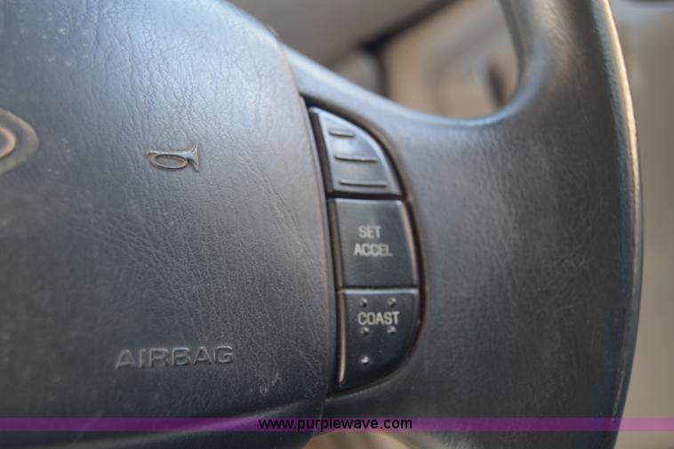 image for item K8713 2002 Ford 800 Diamond bus