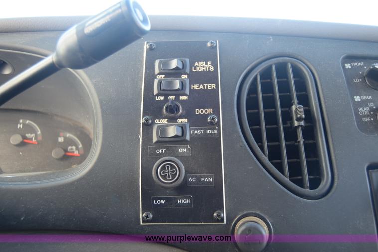 image for item K8713 2002 Ford 800 Diamond bus