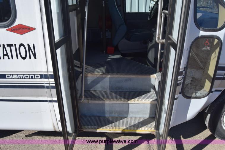 image for item K8713 2002 Ford 800 Diamond bus