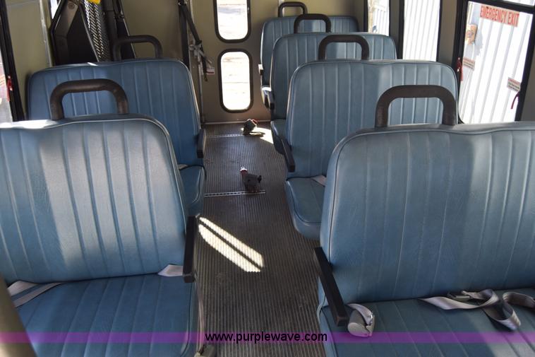 image for item K8713 2002 Ford 800 Diamond bus