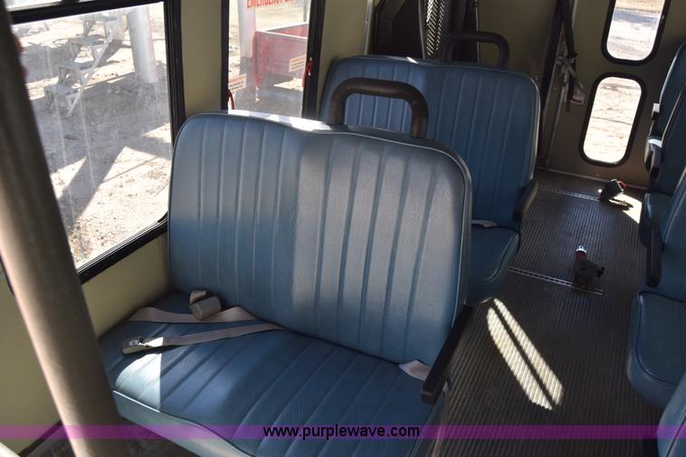 image for item K8713 2002 Ford 800 Diamond bus