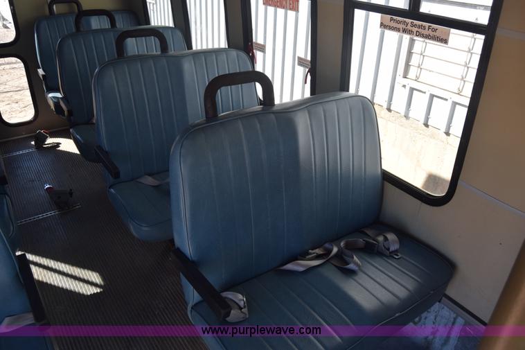 image for item K8713 2002 Ford 800 Diamond bus