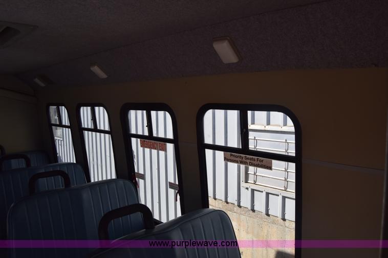 image for item K8713 2002 Ford 800 Diamond bus