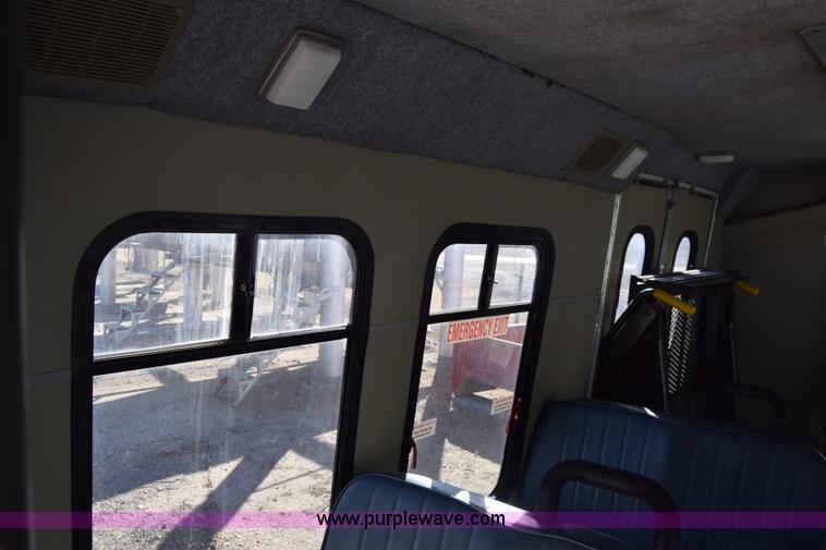 image for item K8713 2002 Ford 800 Diamond bus