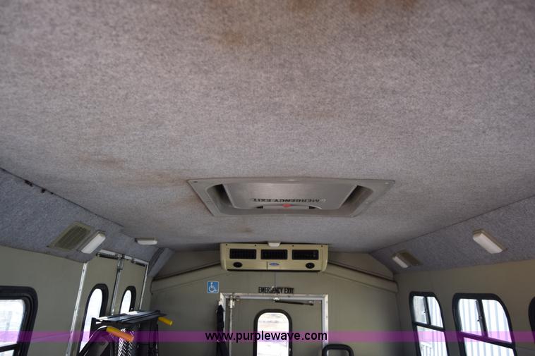 image for item K8713 2002 Ford 800 Diamond bus