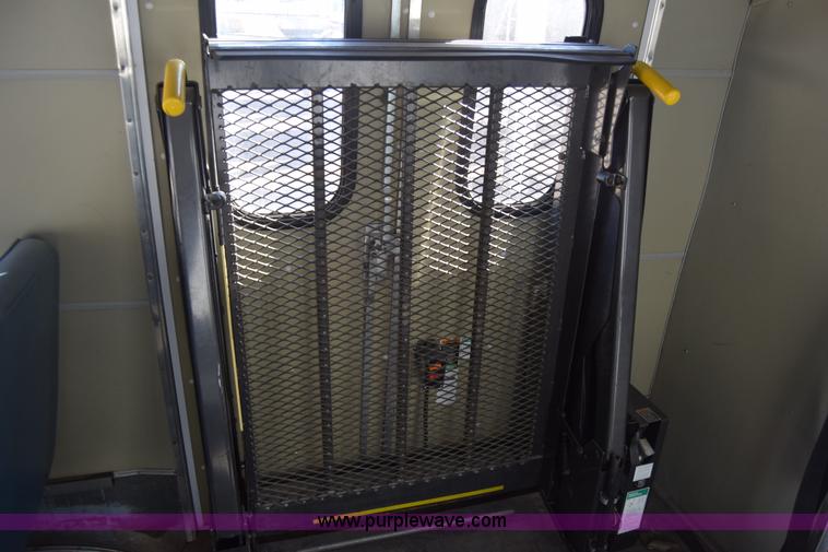 image for item K8713 2002 Ford 800 Diamond bus