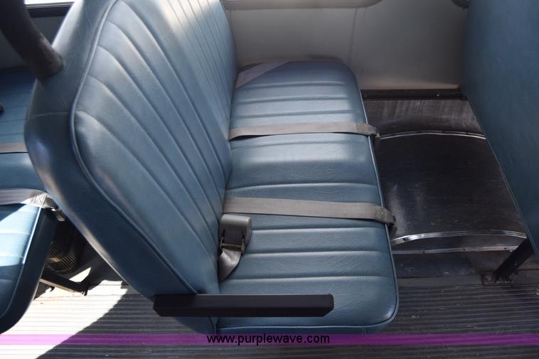 image for item K8713 2002 Ford 800 Diamond bus