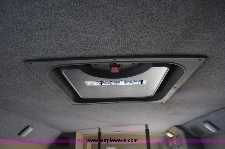 image for item K8713 2002 Ford 800 Diamond bus