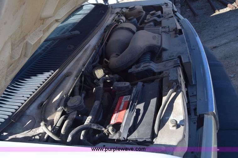 image for item K8713 2002 Ford 800 Diamond bus