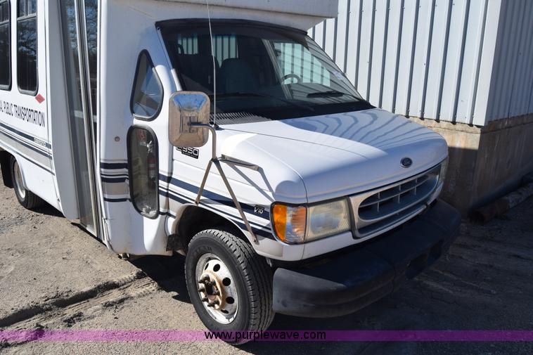 image for item K8713 2002 Ford 800 Diamond bus