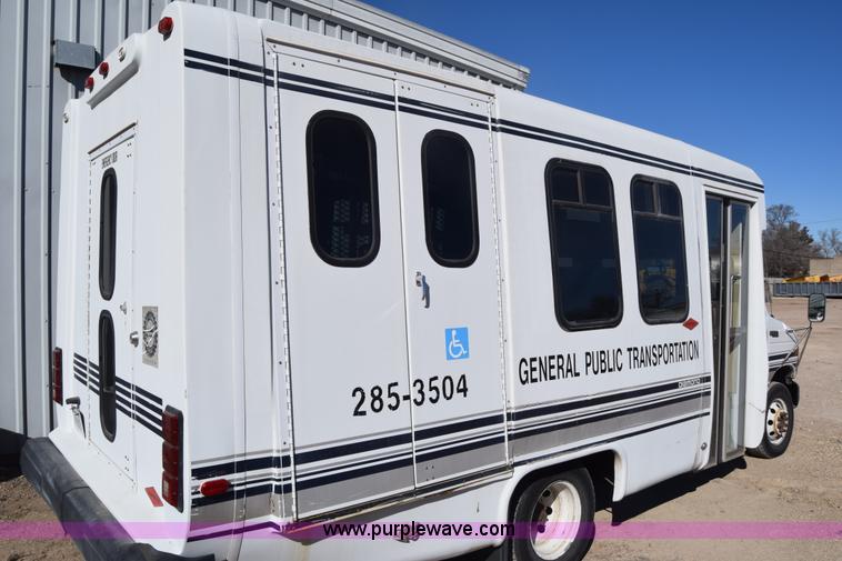 image for item K8713 2002 Ford 800 Diamond bus