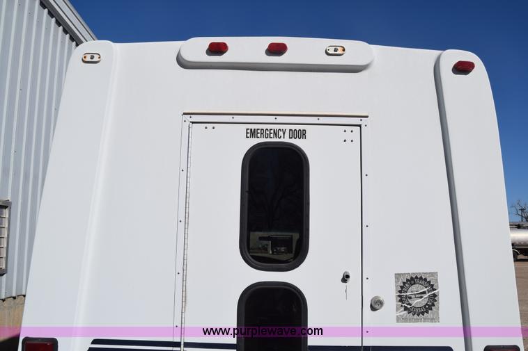 image for item K8713 2002 Ford 800 Diamond bus