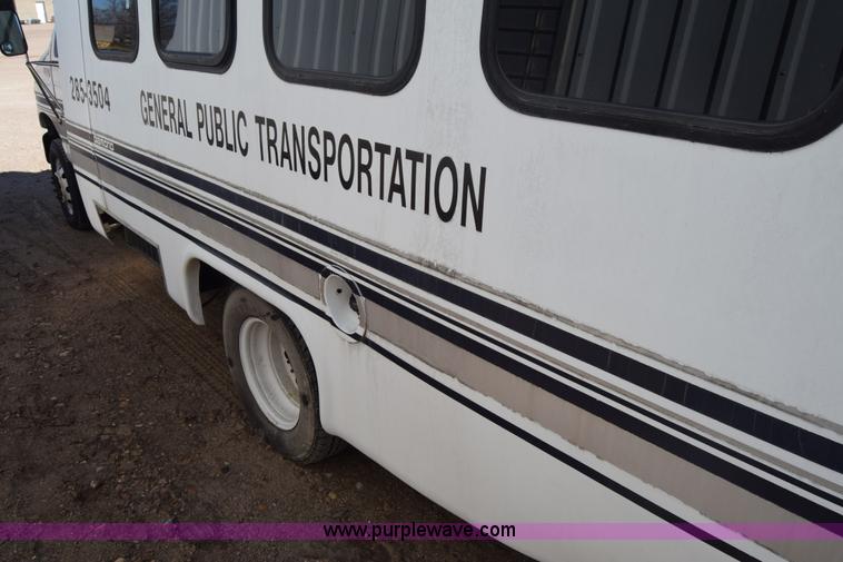 image for item K8713 2002 Ford 800 Diamond bus