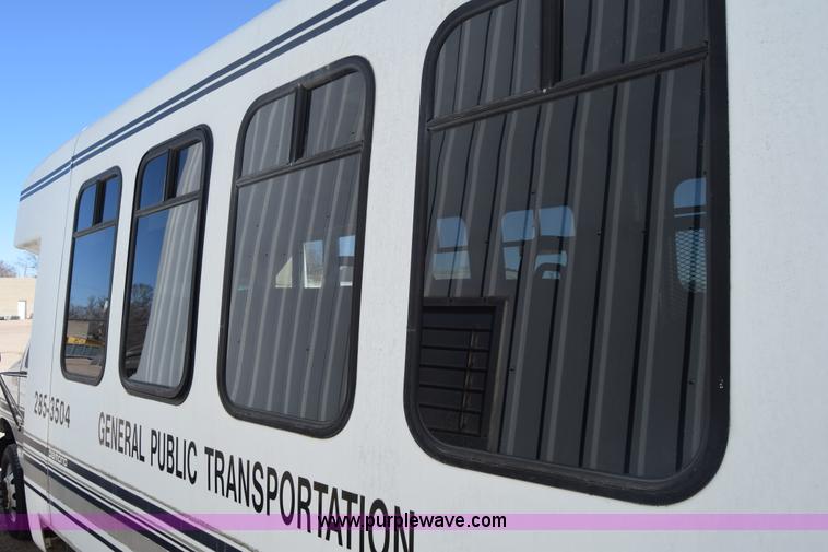 image for item K8713 2002 Ford 800 Diamond bus