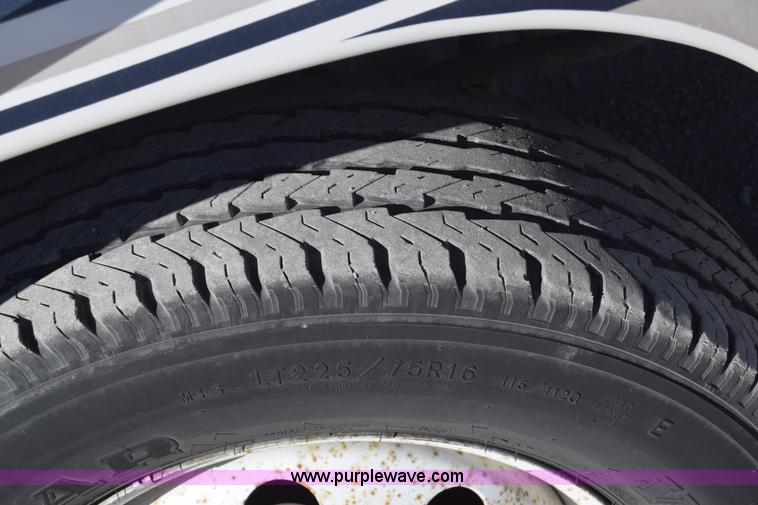 image for item K8713 2002 Ford 800 Diamond bus