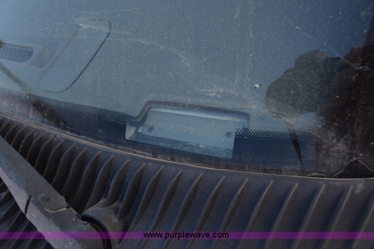 image for item K8713 2002 Ford 800 Diamond bus