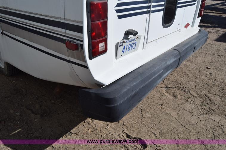 image for item K8713 2002 Ford 800 Diamond bus