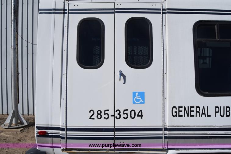 image for item K8713 2002 Ford 800 Diamond bus