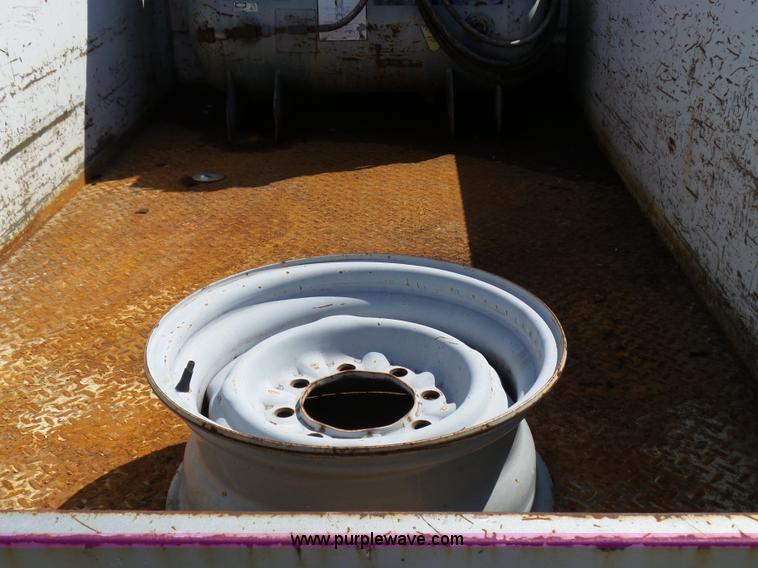 image for item L1527 1999 Ford F250 Super Duty service truck