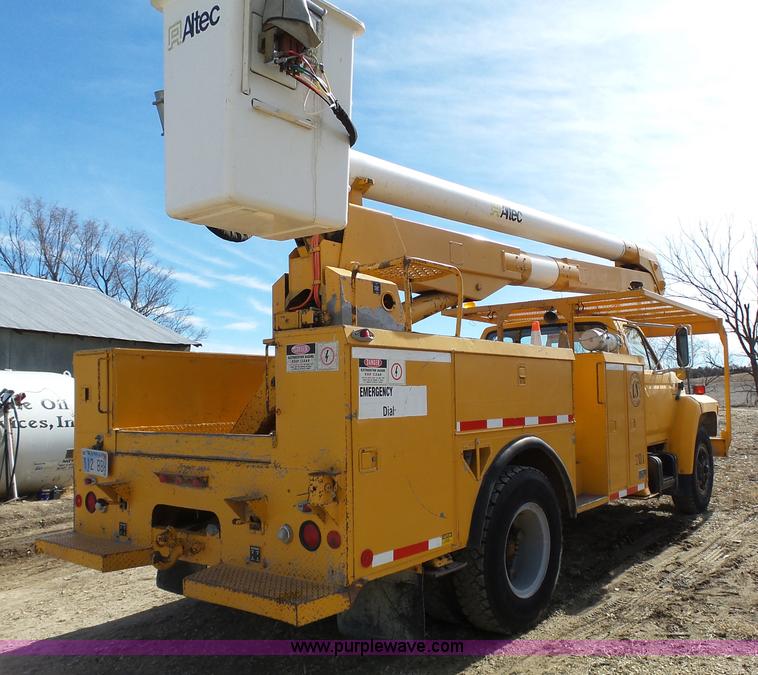 image for item L3666 1988 Ford F700 bucket truck