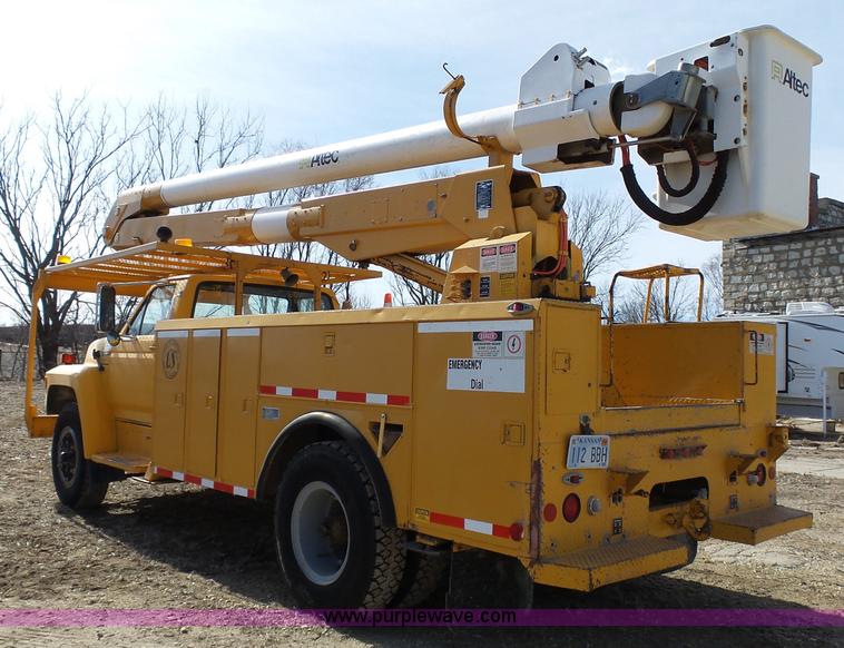 image for item L3666 1988 Ford F700 bucket truck