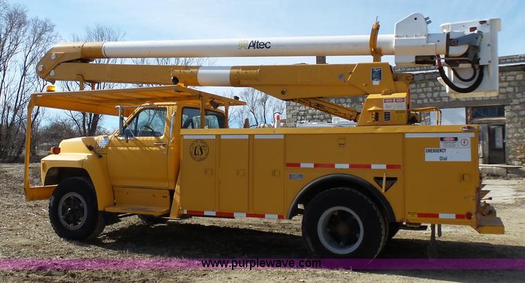 image for item L3666 1988 Ford F700 bucket truck