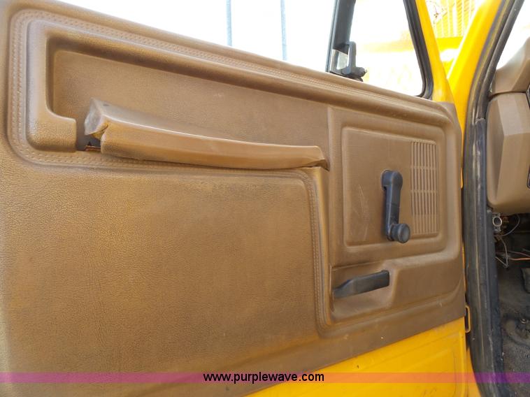 image for item L3666 1988 Ford F700 bucket truck