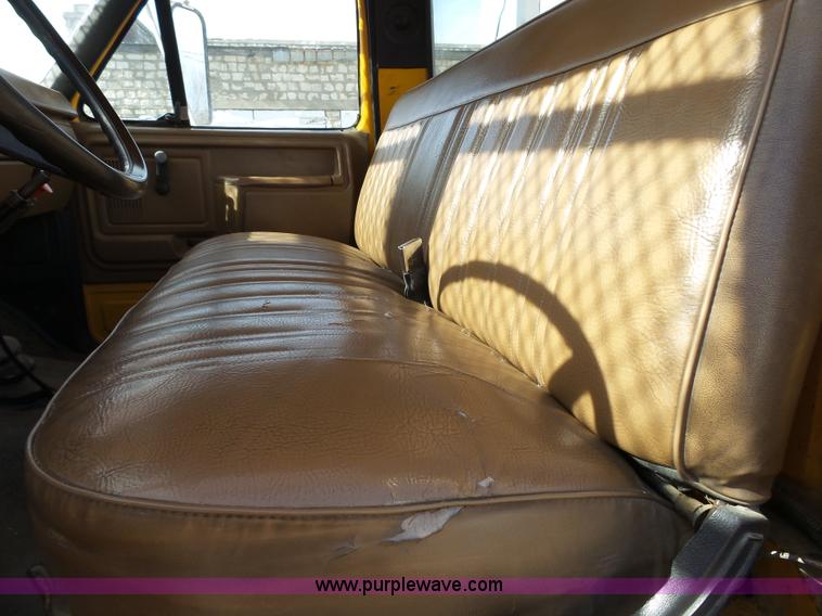 image for item L3666 1988 Ford F700 bucket truck