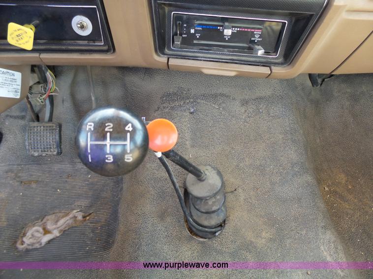 image for item L3666 1988 Ford F700 bucket truck