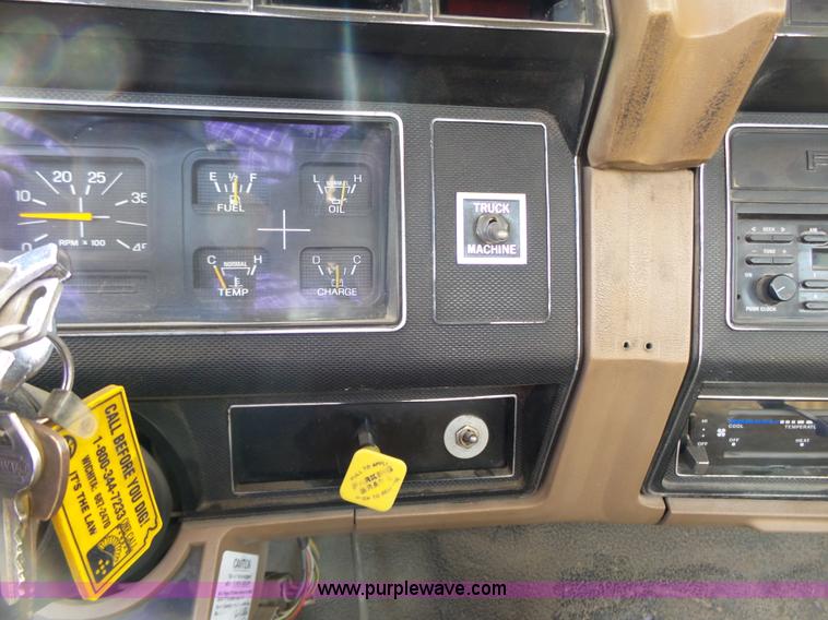 image for item L3666 1988 Ford F700 bucket truck