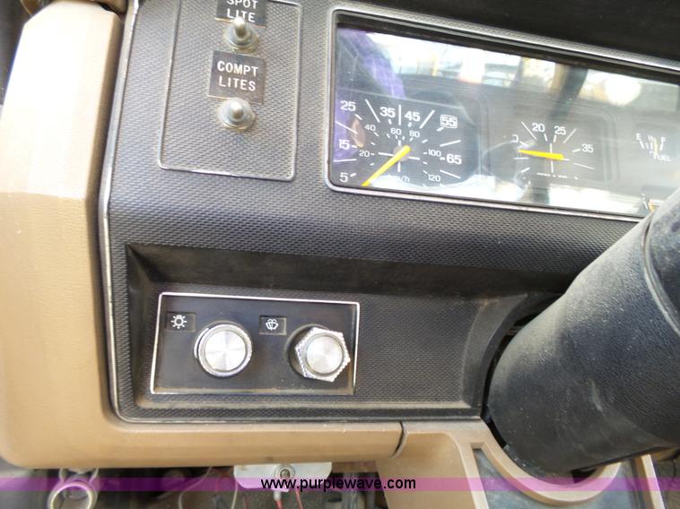 image for item L3666 1988 Ford F700 bucket truck