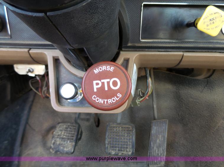 image for item L3666 1988 Ford F700 bucket truck