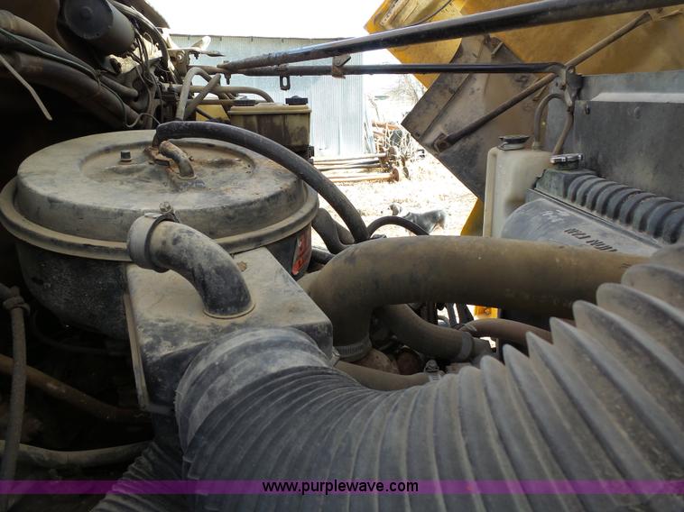 image for item L3666 1988 Ford F700 bucket truck