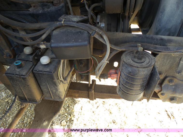 image for item L3666 1988 Ford F700 bucket truck