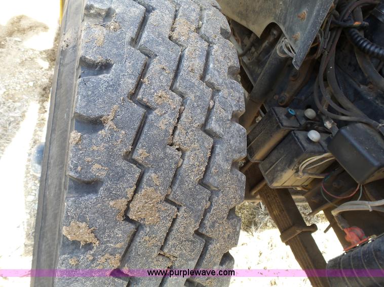 image for item L3666 1988 Ford F700 bucket truck