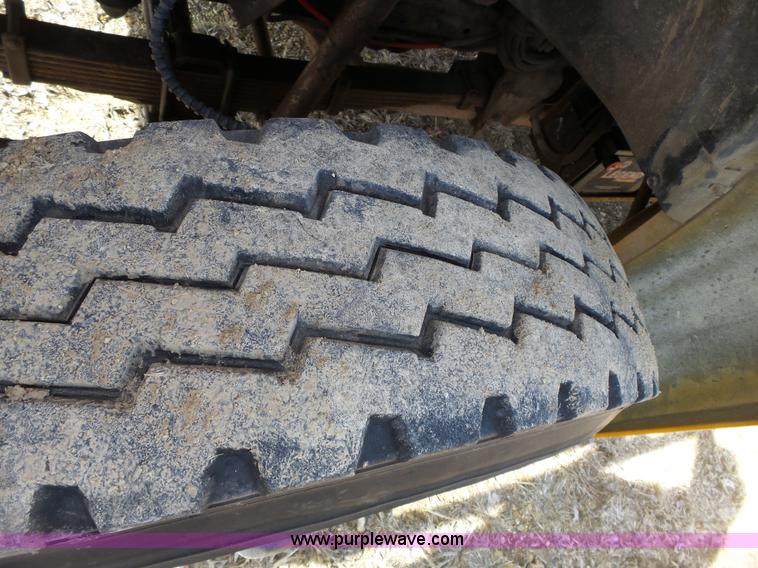 image for item L3666 1988 Ford F700 bucket truck