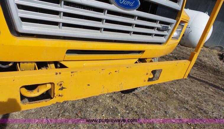 image for item L3666 1988 Ford F700 bucket truck