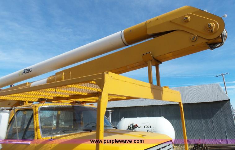 image for item L3666 1988 Ford F700 bucket truck