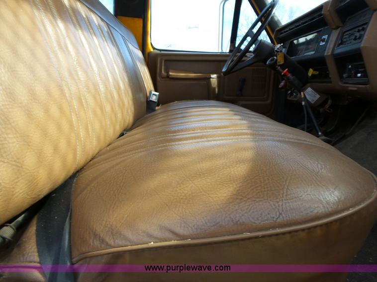 image for item L3666 1988 Ford F700 bucket truck